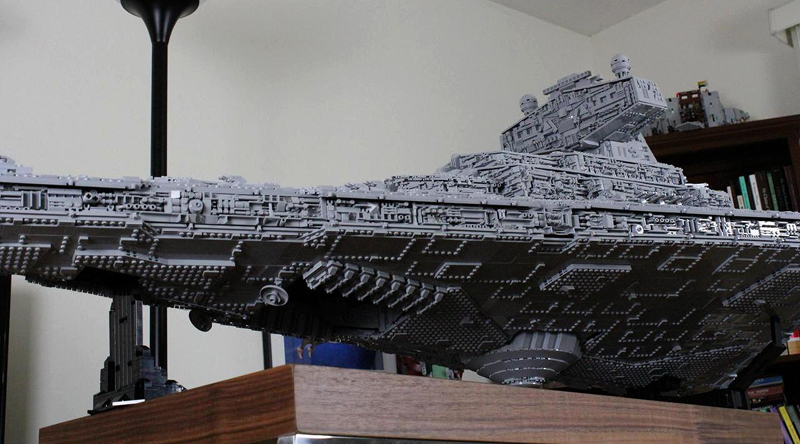 Illustration for article titled Custom LEGO Star Destroyer Is So Huge It Has A Three-Level Interior